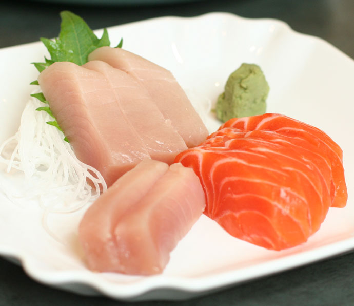 Tuna and salmon Sashimi (9 pieces, $11.50)