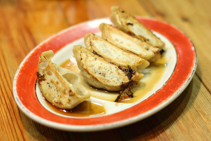 Pan fried gyoza ($3.25)