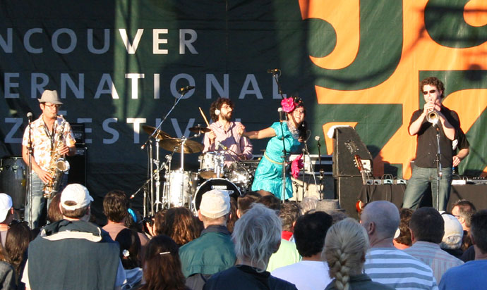 Sekoya performing at the 2007 Vancouver International Jazz festival