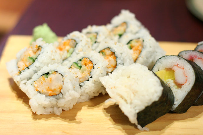 Futomaki and Chopped Scallop Roll